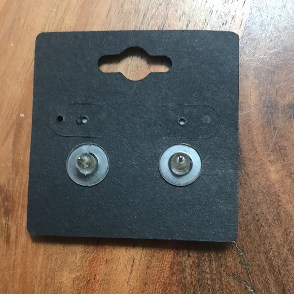 Post earrings *NEW* White Cat - Picture 2 of 3